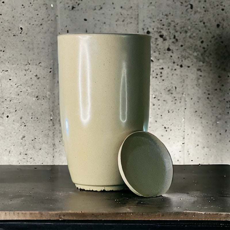 Vaso Redondo em Polietileno Estilo Mármore  com Prato Coletor | Havila Decor